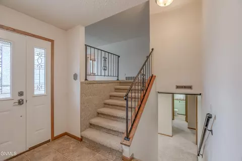 602 Hillview Pl NE, Mandan, ND 58554 photo 6