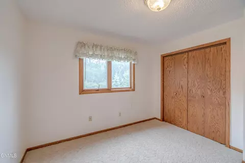 602 Hillview Pl NE, Mandan, ND 58554 photo 29