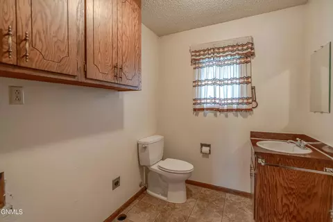 602 Hillview Pl NE, Mandan, ND 58554 photo 9