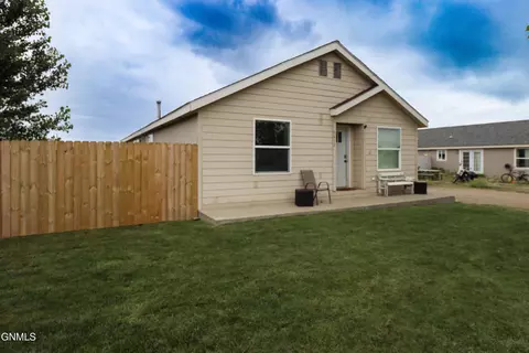 5612 Border Ave, Williston, ND 58801 photo 2