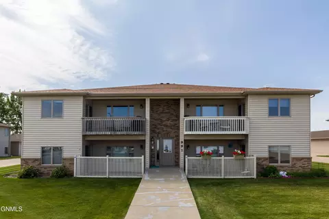 991 Santa Fe Ave, Bismarck, ND 58504