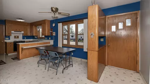 2802 E Ave E, Bismarck, ND 58501 photo 2