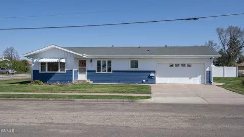 2802 E Ave E, Bismarck, ND 58501