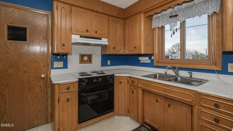 2802 E Ave E, Bismarck, ND 58501 photo 14