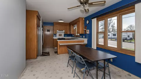 2802 E Ave E, Bismarck, ND 58501 photo 3