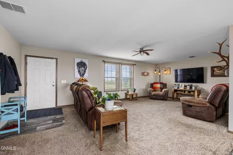 14923 Cochise St, Williston, ND 58801 photo 5