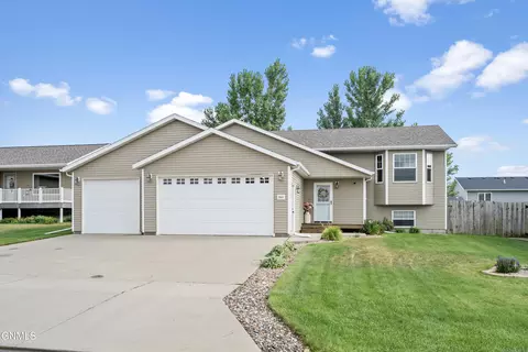 5945 28th Ave SE, Bismarck, ND 58504