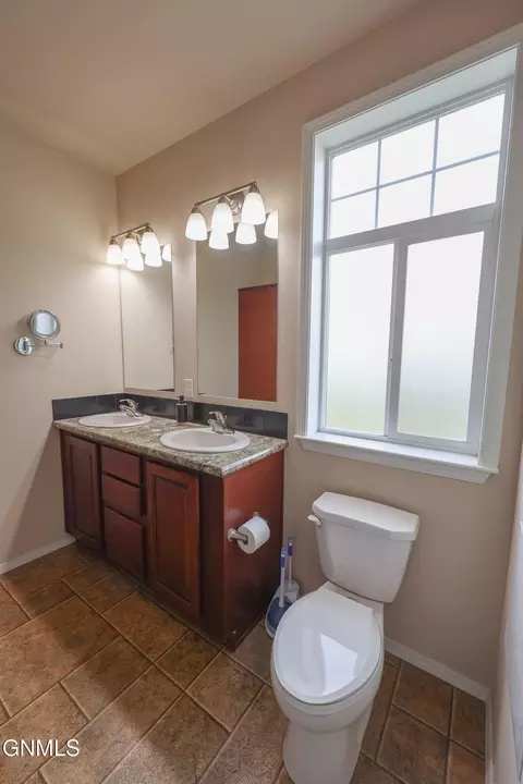 Bath - 5512 Ronan Ave, Williston, ND 58801 photo 1 of 4