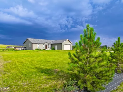 5512 Ronan Ave, Williston, ND 58801