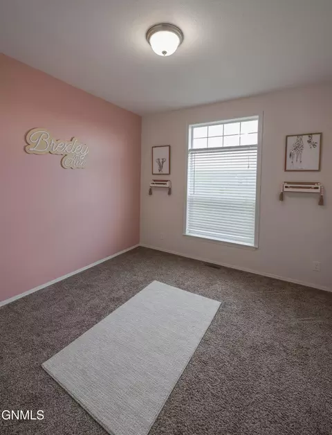 Bedroom - 5512 Ronan Ave, Williston, ND 58801 photo 4 of 4
