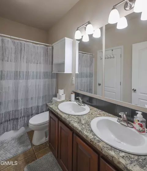 Bath - 5512 Ronan Ave, Williston, ND 58801 photo 4 of 4