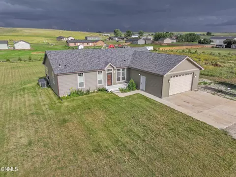 Exterior - 5512 Ronan Ave, Williston, ND 58801 photo 2 of 3