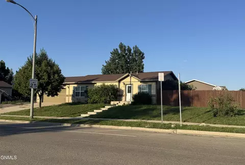 1902 13th Ave W, Williston, ND 58801