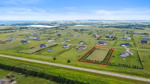 2475 Helen Dr N, Mandan, ND 58554