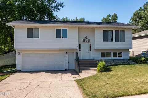 1825 Masterson Ave, Bismarck, ND 58501