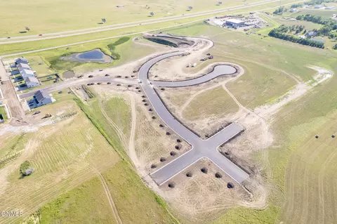 4510 Blackstone Ln NW, Mandan, ND 58554