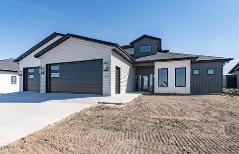 4015 Clairmont Rd, Bismarck, ND 58503