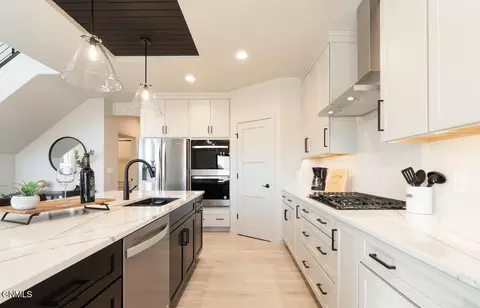 Kitchen - 4015 Clairmont Rd, Bismarck, ND 58503 photo 5 of 5