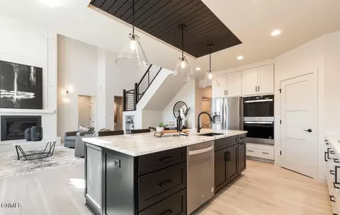 Kitchen - 4015 Clairmont Rd, Bismarck, ND 58503 photo 4 of 5
