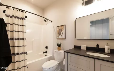 Bath - 4015 Clairmont Rd, Bismarck, ND 58503 photo 4 of 5