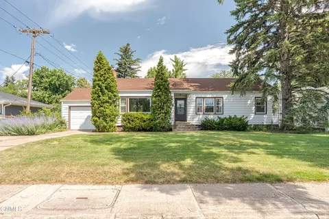 130 Boulevard Ave W, Bismarck, ND 58501