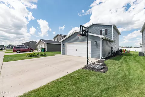3816 24th St SE, Mandan, ND 58554 photo 5