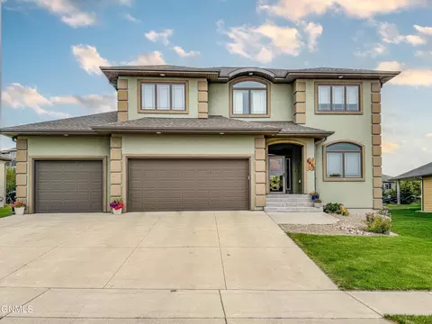 3611 Chisholm Pl, Bismarck, ND 58503