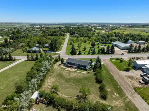 30 70th St E, Williston, ND 58801 photo 2