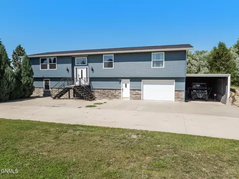 30 70th St E, Williston, ND 58801