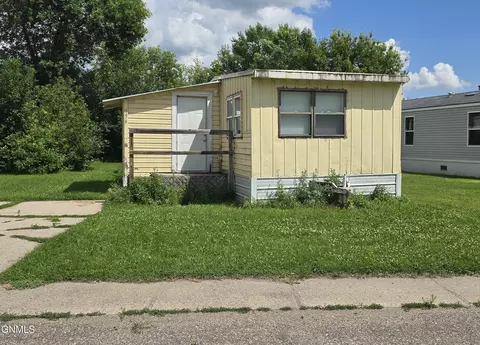 156 Sunnyside Mobile Mnr, Jamestown, ND 58401