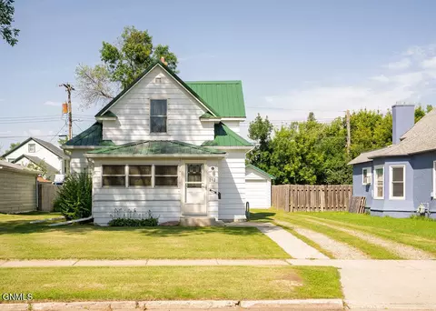 212 3rd Ave SW, Jamestown, ND 58401