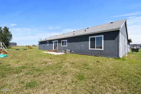 5479 Matthew Ave, Williston, ND 58801 photo 7
