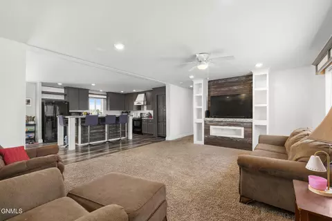 5479 Matthew Ave, Williston, ND 58801 photo 10