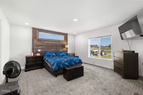 5479 Matthew Ave, Williston, ND 58801 photo 30