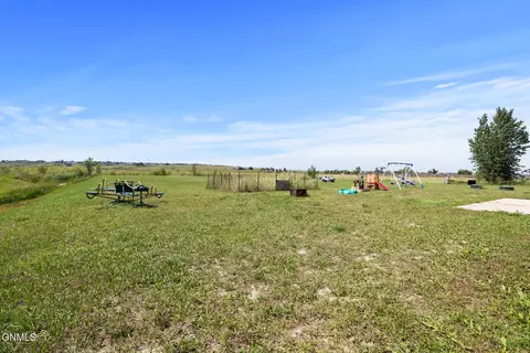 5479 Matthew Ave, Williston, ND 58801 photo 37