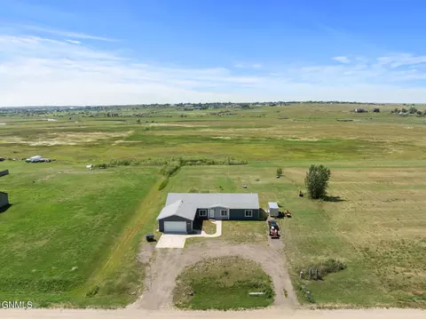 5479 Matthew Ave, Williston, ND 58801 photo 2