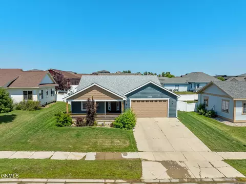 2706 24th St W, Williston, ND 58801 photo 3