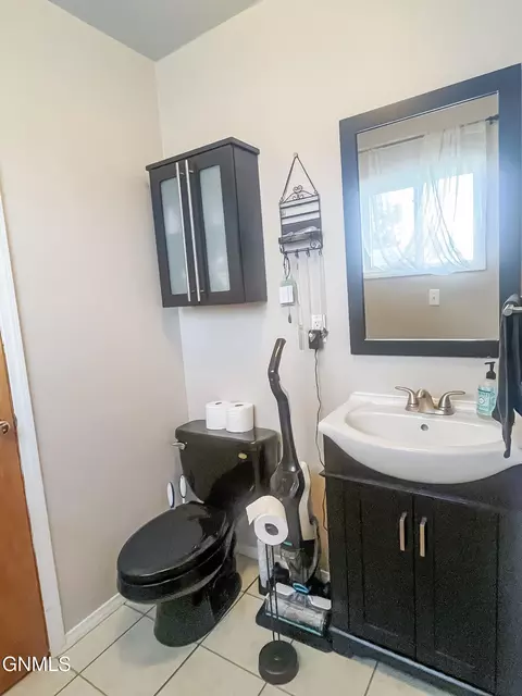 Bath - 703 14th St W, Williston, ND 58801 photo 3 of 5