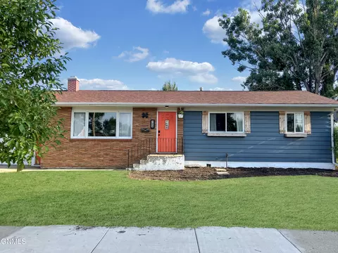 Exterior - 703 14th St W, Williston, ND 58801 photo 2 of 6
