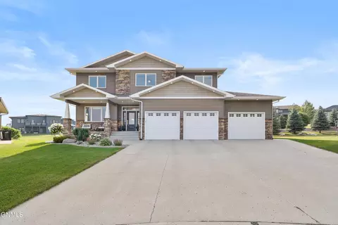 3624 Chisholm Pl, Bismarck, ND 58503