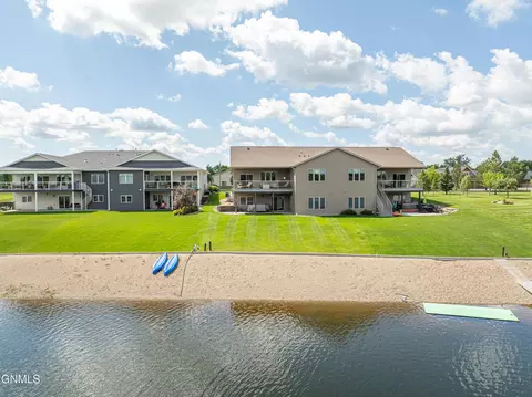 1002 Voyager Dr, Bismarck, ND 58504