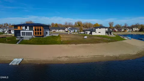 3918 Waterfront Pl SE, Mandan, ND 58554