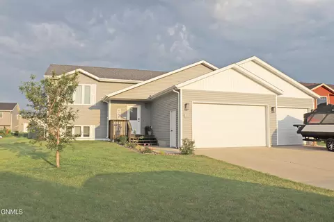 2988 Majestic St, Lincoln, ND 58504