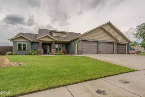 4412 Borden Harbor Dr SE, Mandan, ND 58554