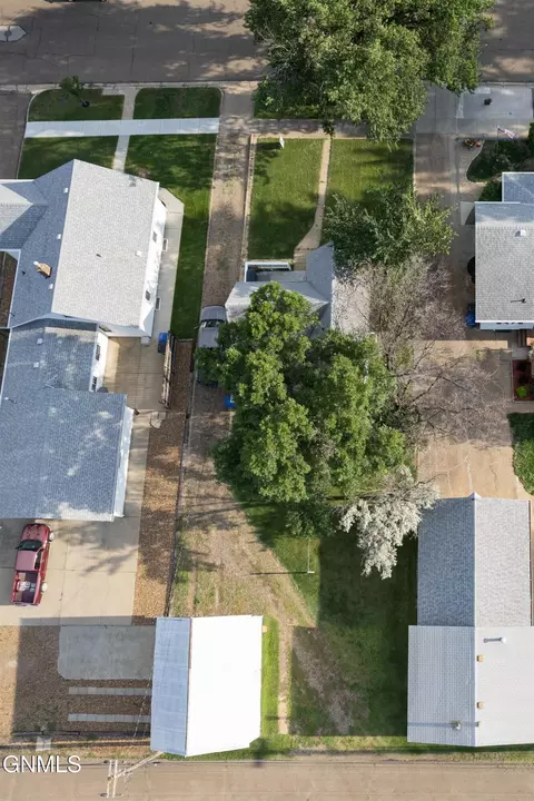 236 5th St W, Dickinson, ND 58601 photo 32