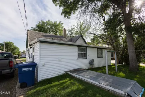 236 5th St W, Dickinson, ND 58601 photo 6