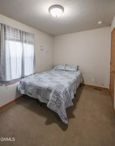 1621 Bison Dr, Williston, ND 58801 photo 17