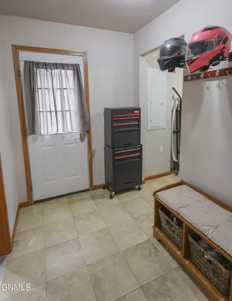 1621 Bison Dr, Williston, ND 58801 photo 25
