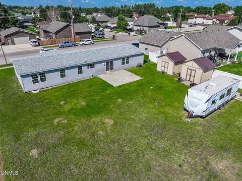 1621 Bison Dr, Williston, ND 58801 photo 27