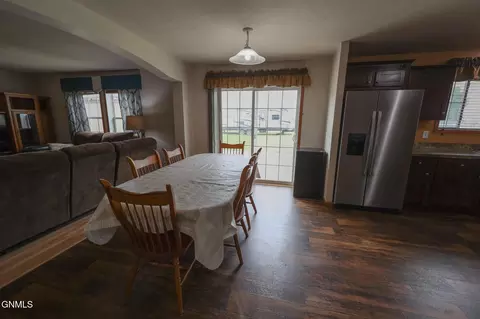 1621 Bison Dr, Williston, ND 58801 photo 5